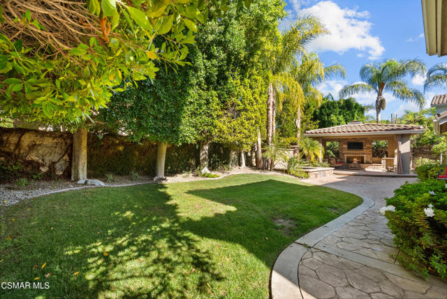 48 Golden Glen Drive, Simi Valley CA: https://media.crmls.org/mediaz/2eb90079-3e47-4200-aac5-dda59be11c0f.jpg