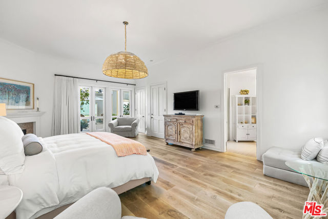 0 Broad Beach Road, Malibu CA: https://media.crmls.org/mediaz/2eb90e9f-ca28-4dd5-a3f3-4454317ff8fa.jpg