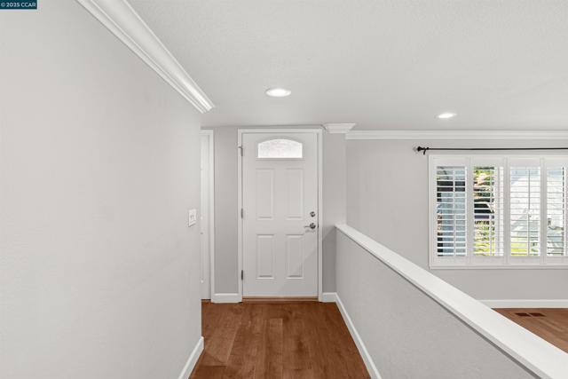 4403 Winterberry Ct, Concord CA: https://media.crmls.org/mediaz/2eb93b16-ef46-410f-8f89-72528a491705.jpg