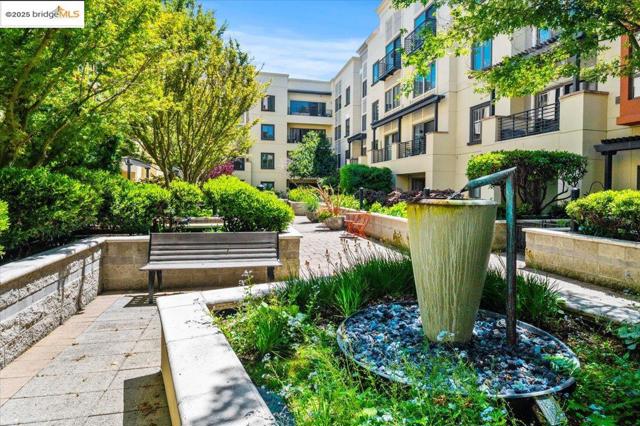 438 W Grand Ave, Oakland CA: https://media.crmls.org/mediaz/2eb94b14-ff84-46a9-9d8f-1a6a4c183b95.jpg