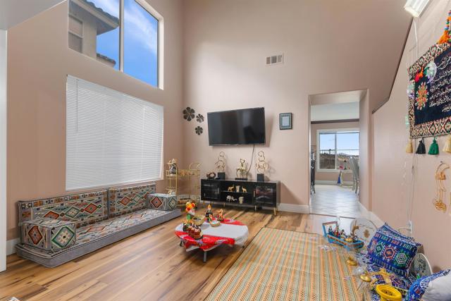 10394 Valley Waters Dr, Spring Valley CA: https://media.crmls.org/mediaz/2eb94c13-1c12-40d9-950b-e40354a04428.jpg