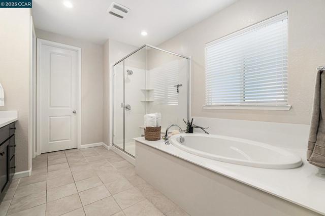 208 Littleton St, Oakley CA: https://media.crmls.org/mediaz/2eb999ec-0655-4028-896e-37b4e0517b8d.jpg