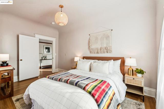 1521 Josephine St, Berkeley CA: https://media.crmls.org/mediaz/2eb9bf17-dfd6-4515-8252-24adc49ad5bd.jpg