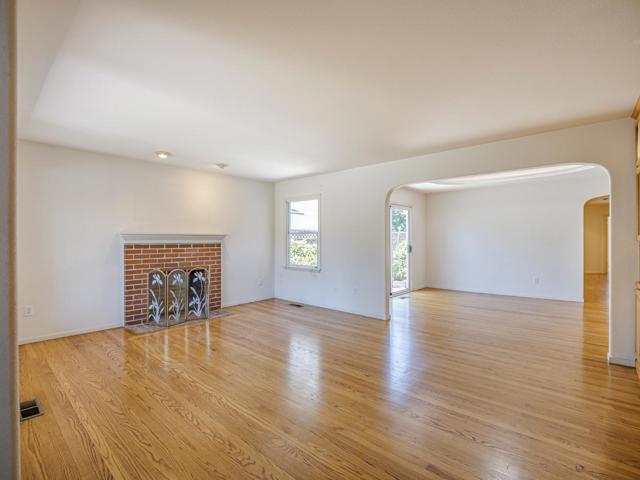 739 Quartz Street, Redwood City CA: https://media.crmls.org/mediaz/2eb9e241-a5a1-4c28-a449-08433e95713d.jpg