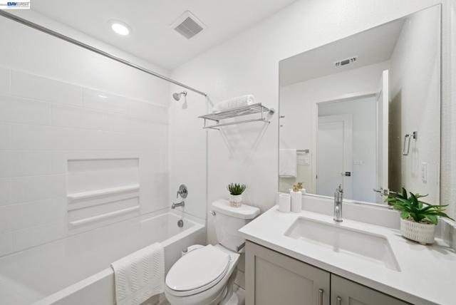 57109 Via Vicenza, San Ramon CA: https://media.crmls.org/mediaz/2eba6dd1-1a92-43d6-bf3b-ef235d3e5874.jpg