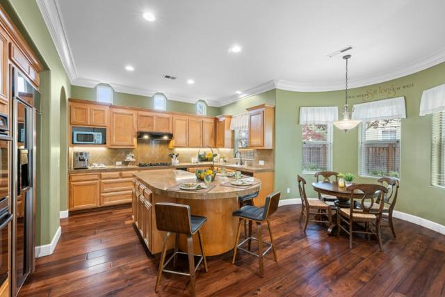 2555 Muirfield Way, Gilroy CA: https://media.crmls.org/mediaz/2eba781f-06e7-4841-b018-49d3935d8d5d.jpg