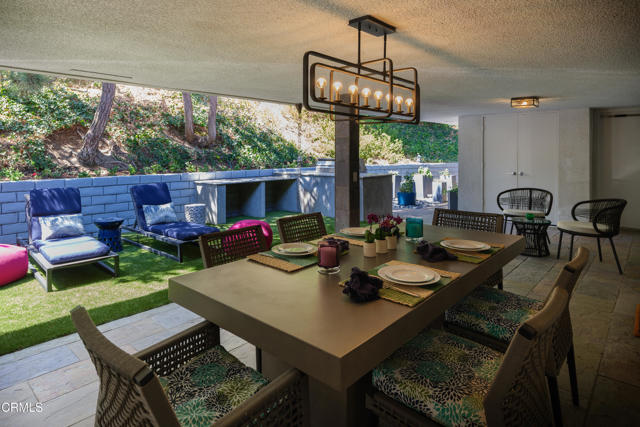 3351 Country Club Drive, Glendale CA: https://media.crmls.org/mediaz/2ebb58f3-51e1-432f-ada4-b6df52365dfd.jpg