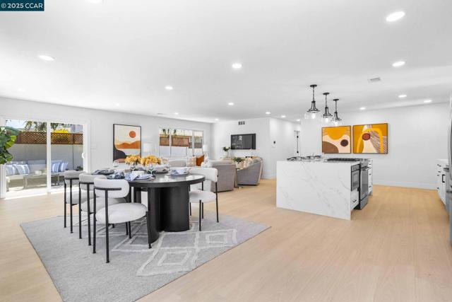 4650 Regina Ln, Concord CA: https://media.crmls.org/mediaz/2ebc74a2-a953-4ab0-bc95-2316526585b0.jpg