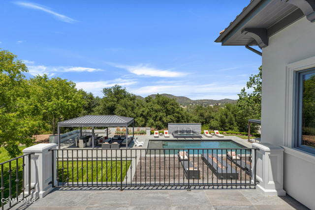 2259 Melford Court, Westlake Village CA: https://media.crmls.org/mediaz/2ebc9664-8c77-4ade-9b8e-ca097716358a.jpg