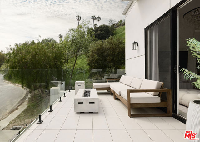 4967 Llano Drive, Woodland Hills CA: https://media.crmls.org/mediaz/2ebca602-6384-4ac2-9498-43700000923d.jpg