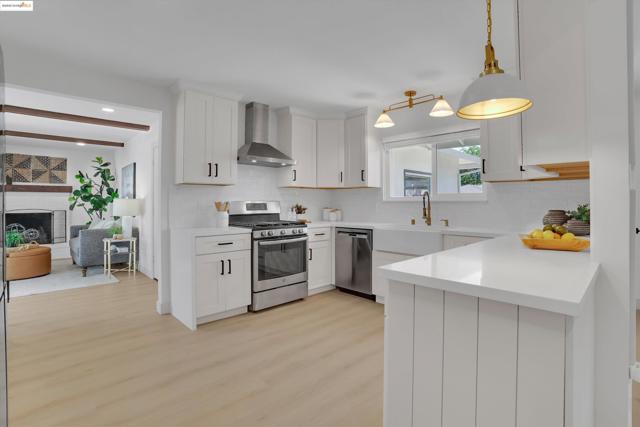 946 Notre Dame Ave, Concord CA: https://media.crmls.org/mediaz/2ebcb4da-f7c6-4fb2-9bba-e4504c88592e.jpg
