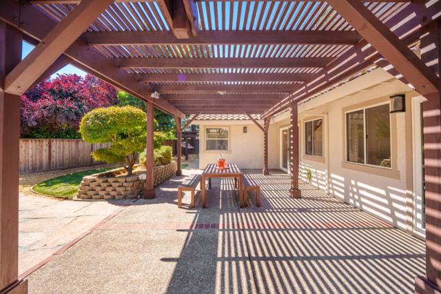 17157 Heatherwood Way, Morgan Hill CA: https://media.crmls.org/mediaz/2ebcc523-7938-4229-aca5-b3150a51ad76.jpg