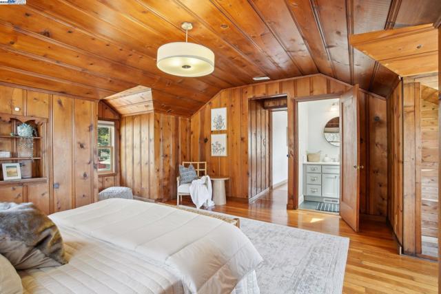 400 Paloma Ave, Pacifica CA: https://media.crmls.org/mediaz/2ebd0132-10c4-4f08-97c5-21de5a2453df.jpg