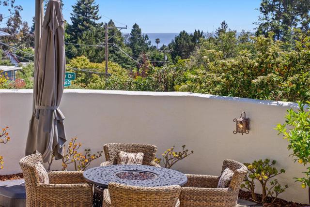 547 Monterey, Aptos CA: https://media.crmls.org/mediaz/2ebd637c-0fa0-4e48-aefe-6c2dc5ab768b.jpg