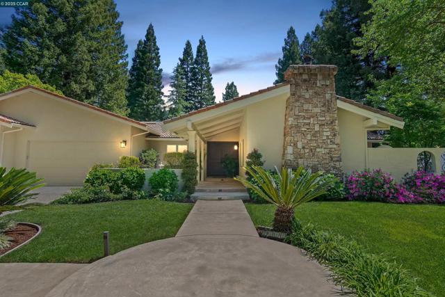 2142 Deer Oak Way, Danville CA: https://media.crmls.org/mediaz/2ebdc045-71ed-4436-bad5-1b8953385973.jpg
