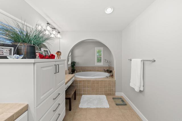 Detail Gallery Image 21 of 32 For 14586 Luna Media, San Diego,  CA 92127 - 4 Beds | 5 Baths