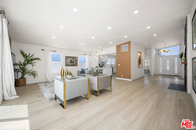 2733 Grand Summit Road, Torrance CA: https://media.crmls.org/mediaz/2ebe6920-dae5-485b-b0d3-79395a4d3fa3.jpg