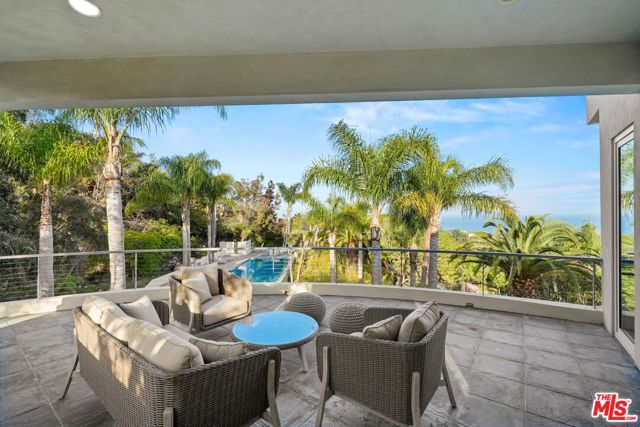 28177 Rey De Copas Lane, Malibu CA: https://media.crmls.org/mediaz/2ebec0b2-ecf1-4f1a-aa65-e61283403110.jpg