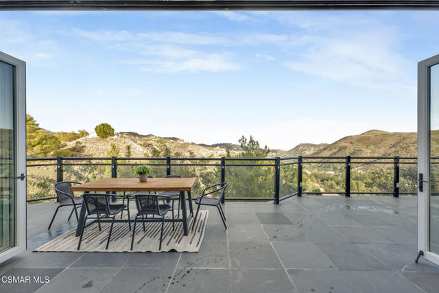 54 Saddlebow Road, Bell Canyon CA: https://media.crmls.org/mediaz/2ebfa484-828d-4dec-af66-45dcef247e06.jpg