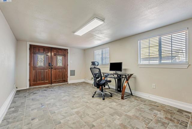 10500 Byron Ave, Oakland CA: https://media.crmls.org/mediaz/2ebfb0bd-1d1b-4214-acbb-2d4687edb6a8.jpg
