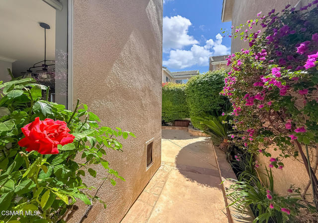 5470 Seine Court, Westlake Village CA: https://media.crmls.org/mediaz/2ebfdb32-a98f-4fdb-8e45-d8c46c636a73.jpg