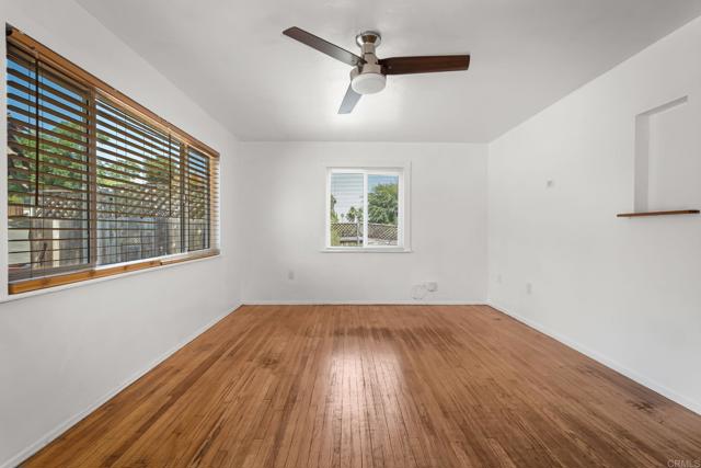 406 26 S Grape St, Escondido CA: https://media.crmls.org/mediaz/2ebfdf7e-dd54-4798-b95b-07ac61276e34.jpg