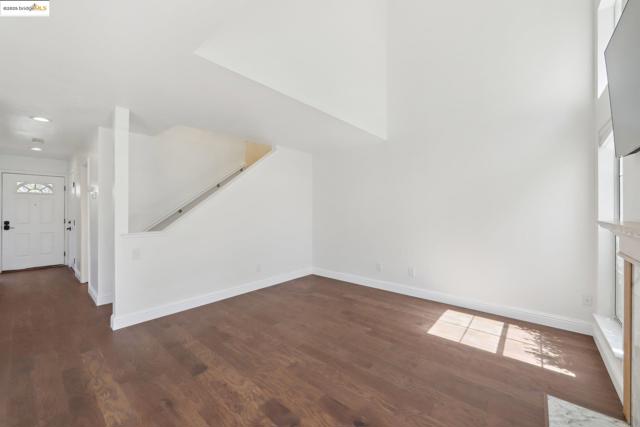 204 Pebblecreek Ct, Martinez CA: https://media.crmls.org/mediaz/2ec005cf-6794-4e68-8fec-723d6d5e9694.jpg