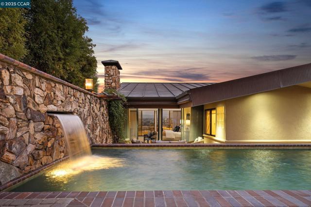 21 Deer Oaks Ct, Pleasanton CA: https://media.crmls.org/mediaz/2ec09502-c71a-40f0-86d9-97d06825676a.jpg