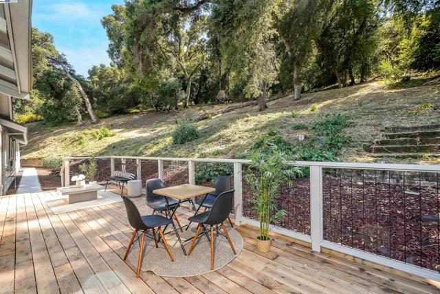102 Castlewood Dr, Pleasanton CA: https://media.crmls.org/mediaz/2ec09554-ad73-4d17-bd56-e8a263d1143d.jpg