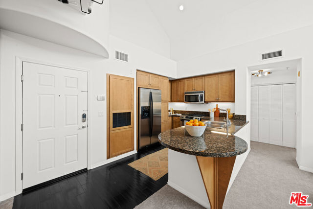 13044 Pacific Promenade, 424 photo 5