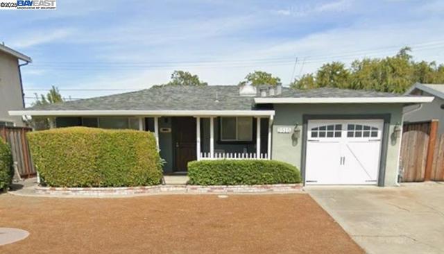 2515 Crystal Dr, Santa Clara CA: https://media.crmls.org/mediaz/2ec150a1-fb5c-466c-b9c6-adb32c9c67ac.jpg