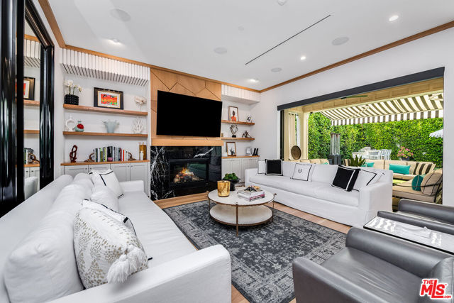 4365 Kraft Avenue, Studio City CA: https://media.crmls.org/mediaz/2ec150b9-a3e7-404e-973b-7ae5dafb6a9d.jpg
