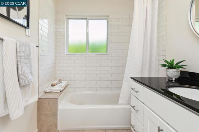 1100 Hillcrest Dr, Lafayette CA: https://media.crmls.org/mediaz/2ec18741-a891-4dfe-b47b-37256686ea7a.jpg