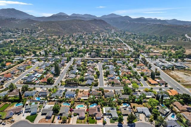 14643 Evening Star Dr, Poway CA: https://media.crmls.org/mediaz/2ec1cd0e-1b1b-4215-aa86-07148f8901fe.jpg
