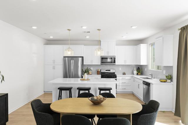 Detail Gallery Image 8 of 33 For 28024 Harvest Ct, Valley Center,  CA 92082 - 3 Beds | 2/1 Baths