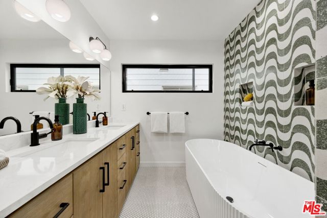 12469 Greene Avenue, Los Angeles CA: https://media.crmls.org/mediaz/2ec215e5-2f5b-4a5a-8bfa-658e44b52bf0.jpg