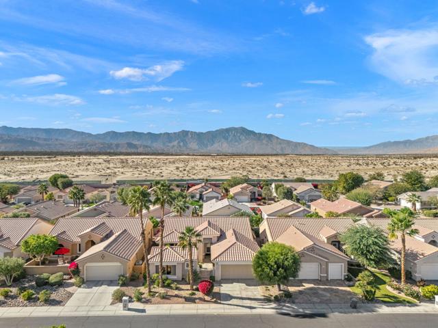 37261 Mojave Sage Street, Palm Desert CA: https://media.crmls.org/mediaz/2ec2ac07-2721-4fb0-9530-953abb4fbf5e.jpg