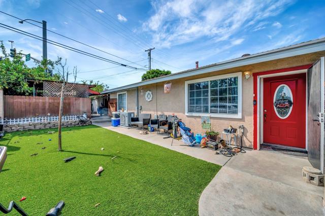 12004 06 Winter Gardens Dr, Lakeside CA: https://media.crmls.org/mediaz/2ec2e598-2393-4a10-8698-e84bab26d7c3.jpg