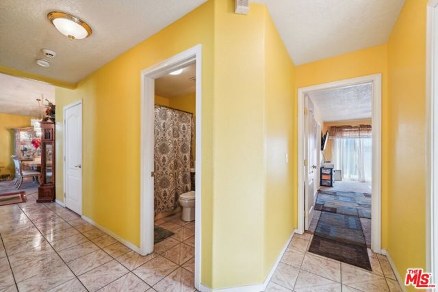 16185 Viho Road, Apple Valley CA: https://media.crmls.org/mediaz/2ec2ec08-64f5-4ccc-8d5c-382868c0d348.jpg