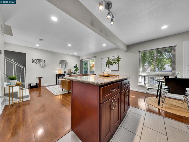 2033 Sierra Rd, Concord CA: https://media.crmls.org/mediaz/2ec37446-74e6-4104-a8b3-71cb71d08ab7.jpg