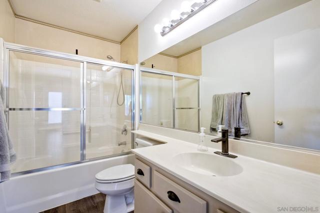 39513 Bonaire Way, Murrieta CA: https://media.crmls.org/mediaz/2ec44da7-711d-414a-b5da-9aaea11f9ee2.jpg