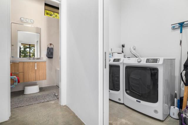 1421 Weston Road, Scotts Valley CA: https://media.crmls.org/mediaz/2ec51cc2-d0a5-43ee-b8bb-db2e8d06c988.jpg