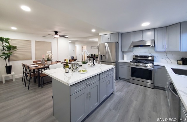 15927 Los Reyes Street, Fountain Valley CA: https://media.crmls.org/mediaz/2ec5320e-c90a-4f0c-b3b4-b19e4d15bafb.jpg