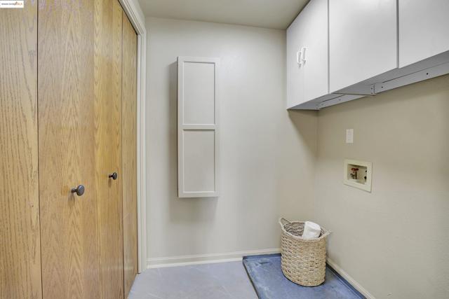 33 Binnacle Hl, Oakland CA: https://media.crmls.org/mediaz/2ec561de-a667-4628-ae18-bb9b93b3a841.jpg
