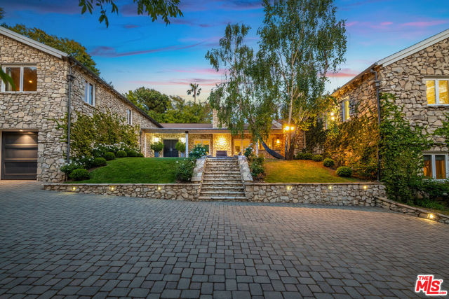 422 Parkwood Drive, Los Angeles, CA 90077