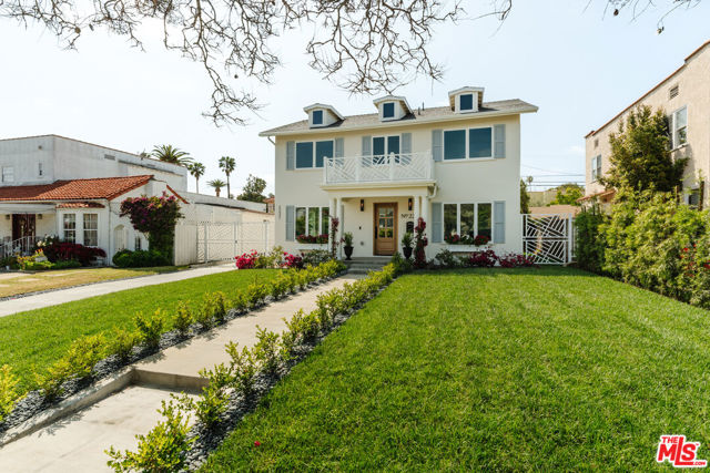 2221 Virginia Road, Los Angeles CA: https://media.crmls.org/mediaz/2ec5c006-ada2-42d1-b711-ebd0b914999d.jpg