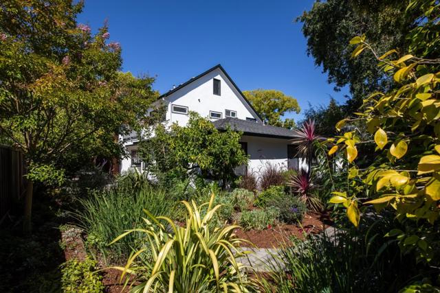 1494 Kings Lane, Palo Alto CA: https://media.crmls.org/mediaz/2ec7395e-f5e7-4834-8e98-5c46e1d20482.jpg