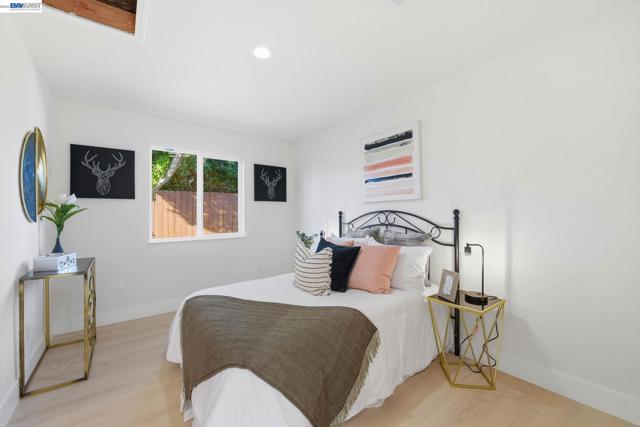 137 Tamarack Dr, Union City CA: https://media.crmls.org/mediaz/2ec7727e-e67e-4dc7-8ea8-9e7d563eb6e5.jpg