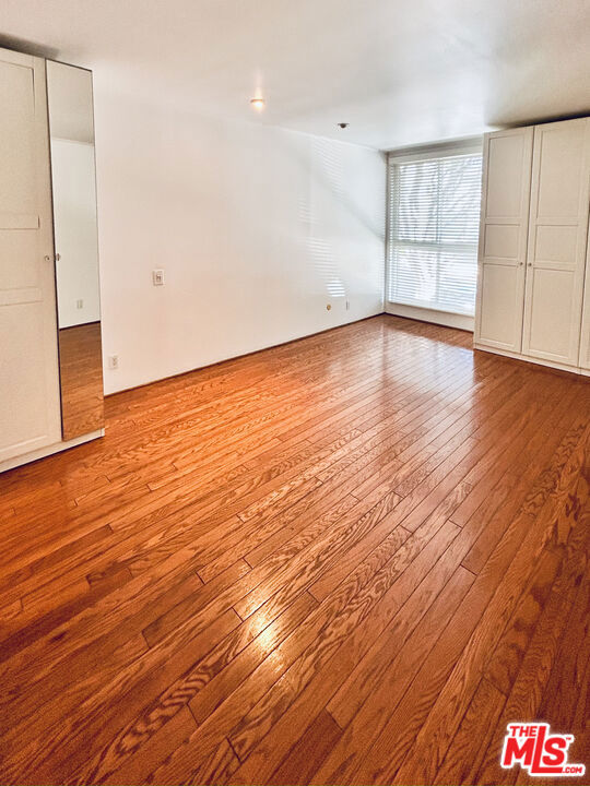 911 N Kings Road, West Hollywood CA: https://media.crmls.org/mediaz/2ec813fc-5eed-4cae-b8ae-e1c3d3ae930c.jpg