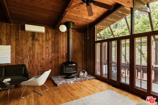 10412 Hebron Lane, Los Angeles CA: https://media.crmls.org/mediaz/2ec82919-7836-4269-887d-054d5e364afc.jpg